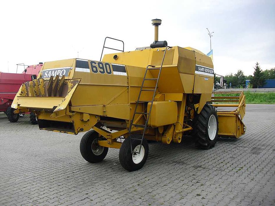Зерноуборочный комбайн Sampo ROSENLEW 690