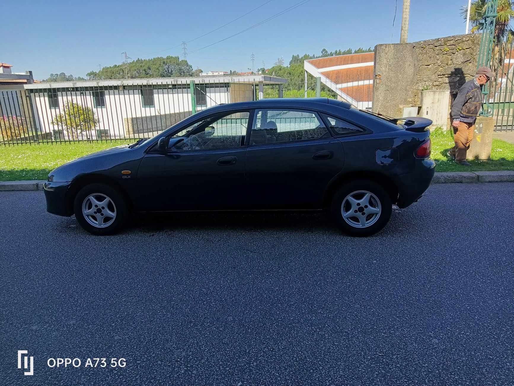 Mazda 323 F muito econômico