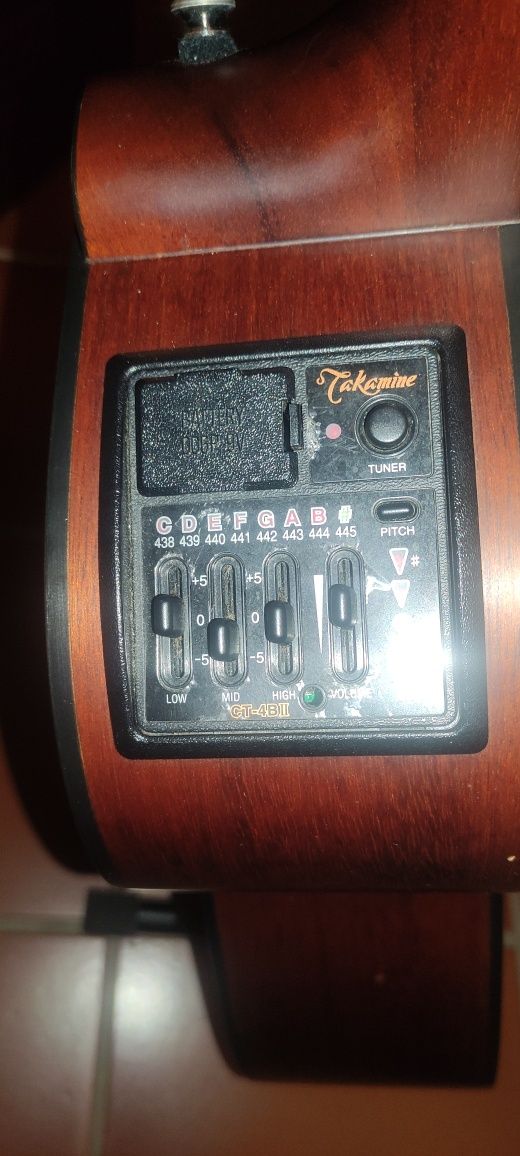 Guitarra Takamine e Amplificador Roland