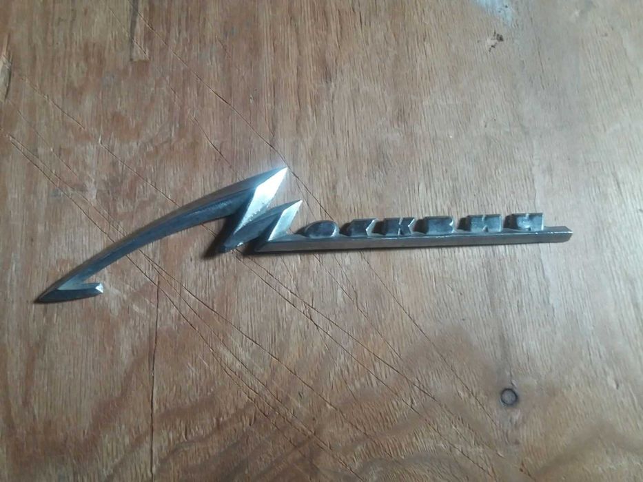 шильдик заднего капота Москвич