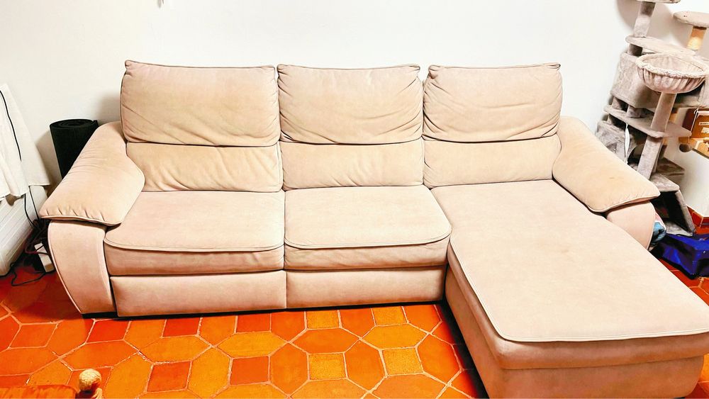 Sofá-cama confortável em bom estado