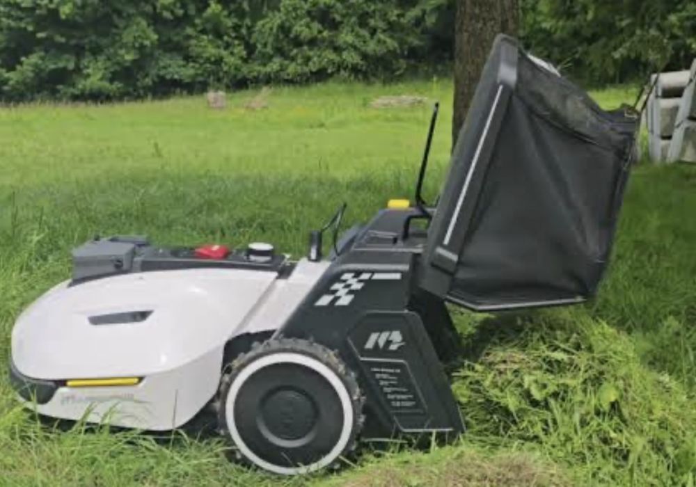 Robot koszący YUKA 1000 z koszem i zamiatarką