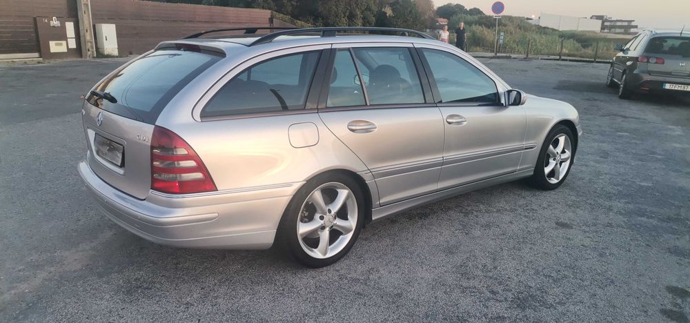 Mercedes-Benz C220 CDI 2002 – Muito Bom Estado