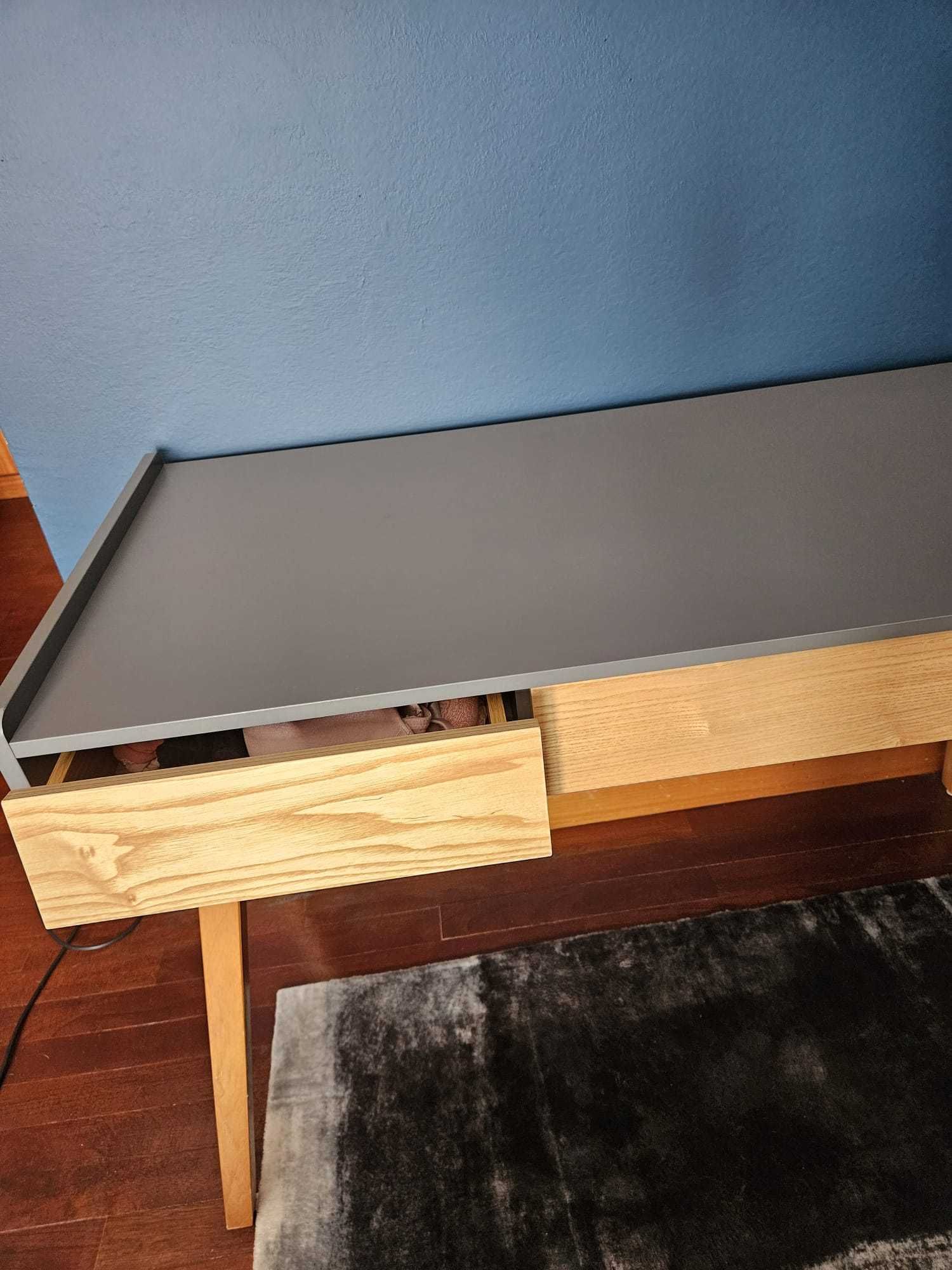 Consola/mesa em excelente estado