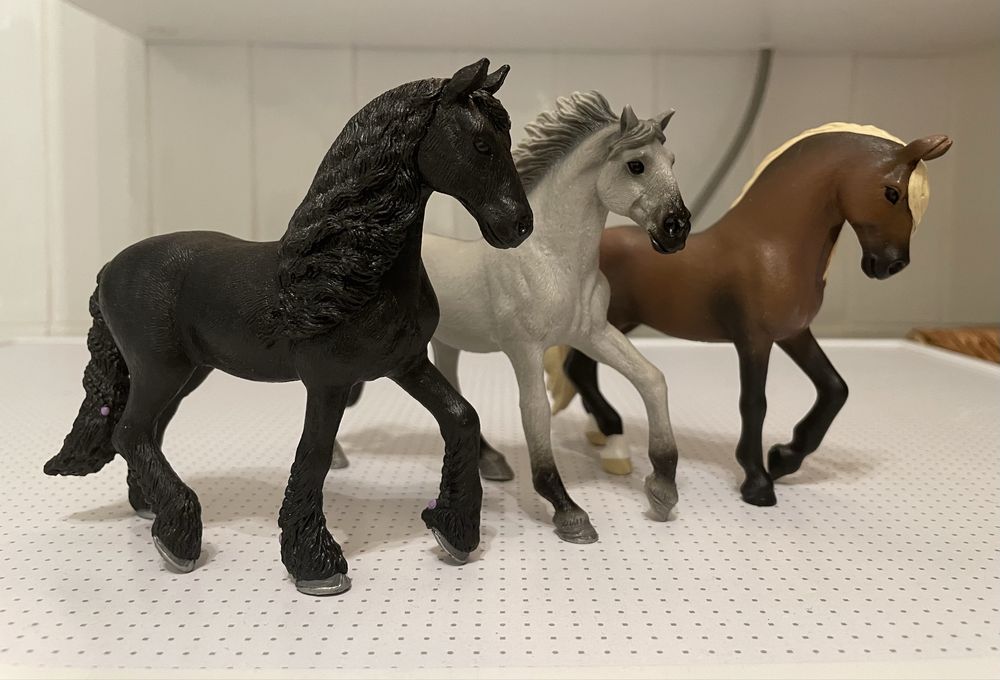 Schleich koń zestaw 3 konie fryzyjski sorraia paso mustang ogier