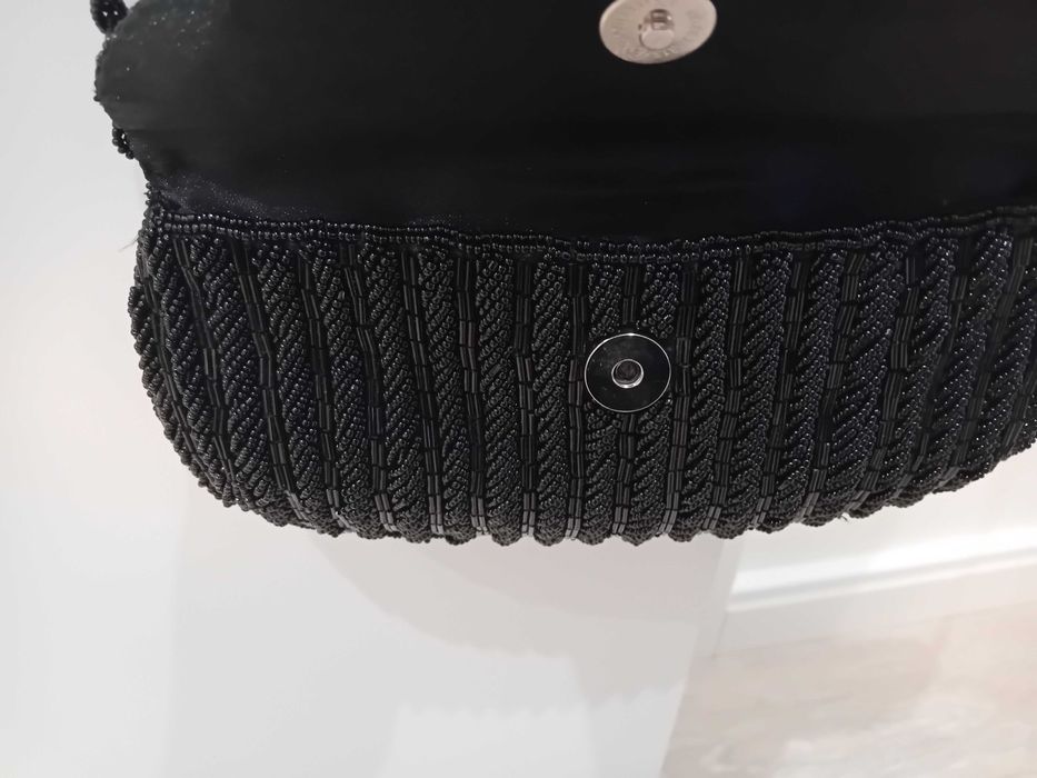 Piękna torebka z czarnych koralików