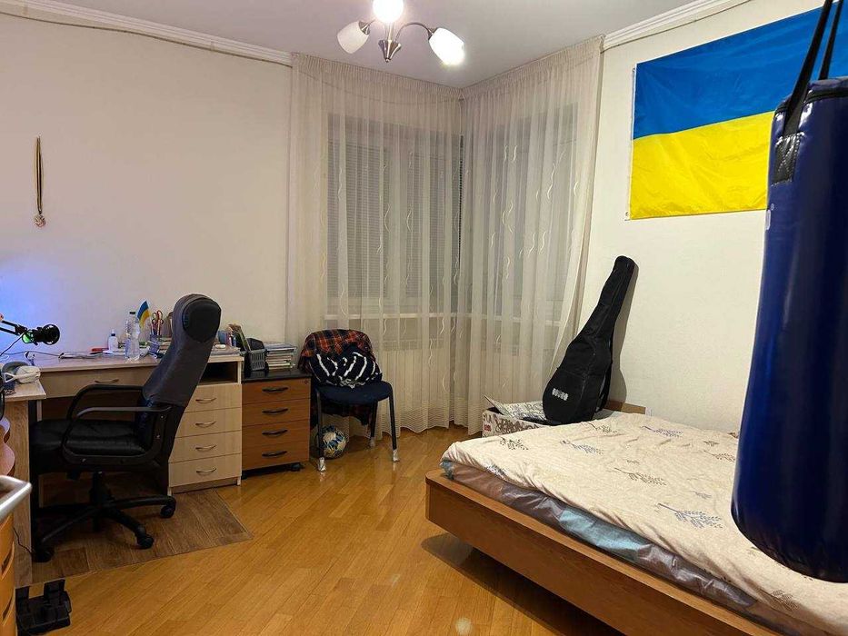 Продам видову трикімнатну квартиру Київ Левка Лук'яненка 29 Оболонь