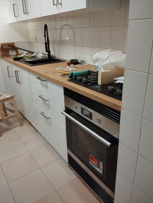Montagens cozinha e chão flutuante e canalização electricidade