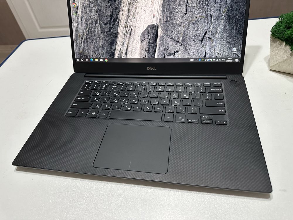 DELL Precision 5540 15,6"FHD IPS | i9-9880HK|32 DDR4|SSD512|NVIDIA 4Gb