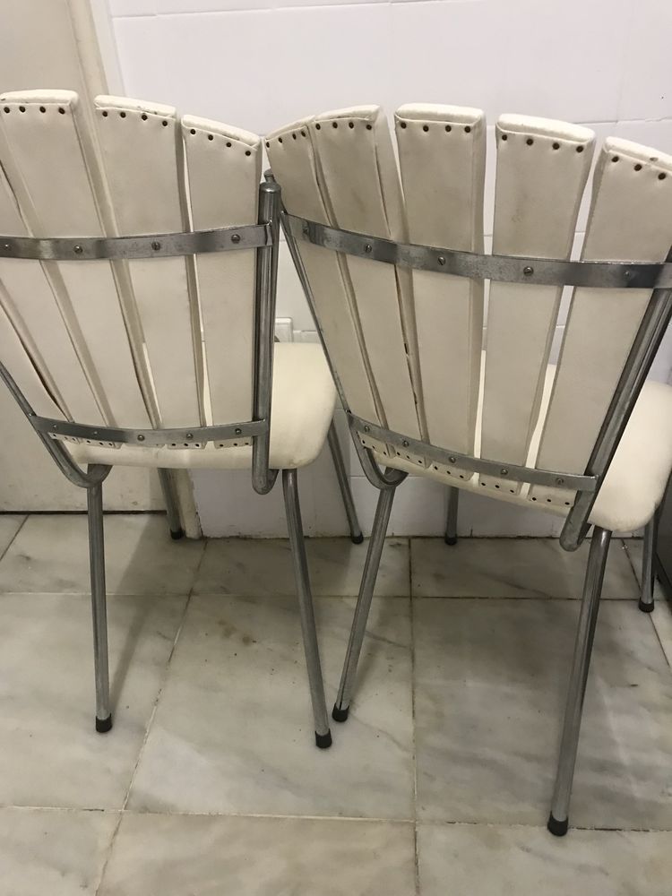 Cadeiras vintage brancas cabedal