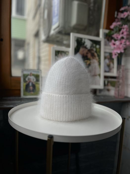 Нова тепла біла шапочка з ангори та шерсті