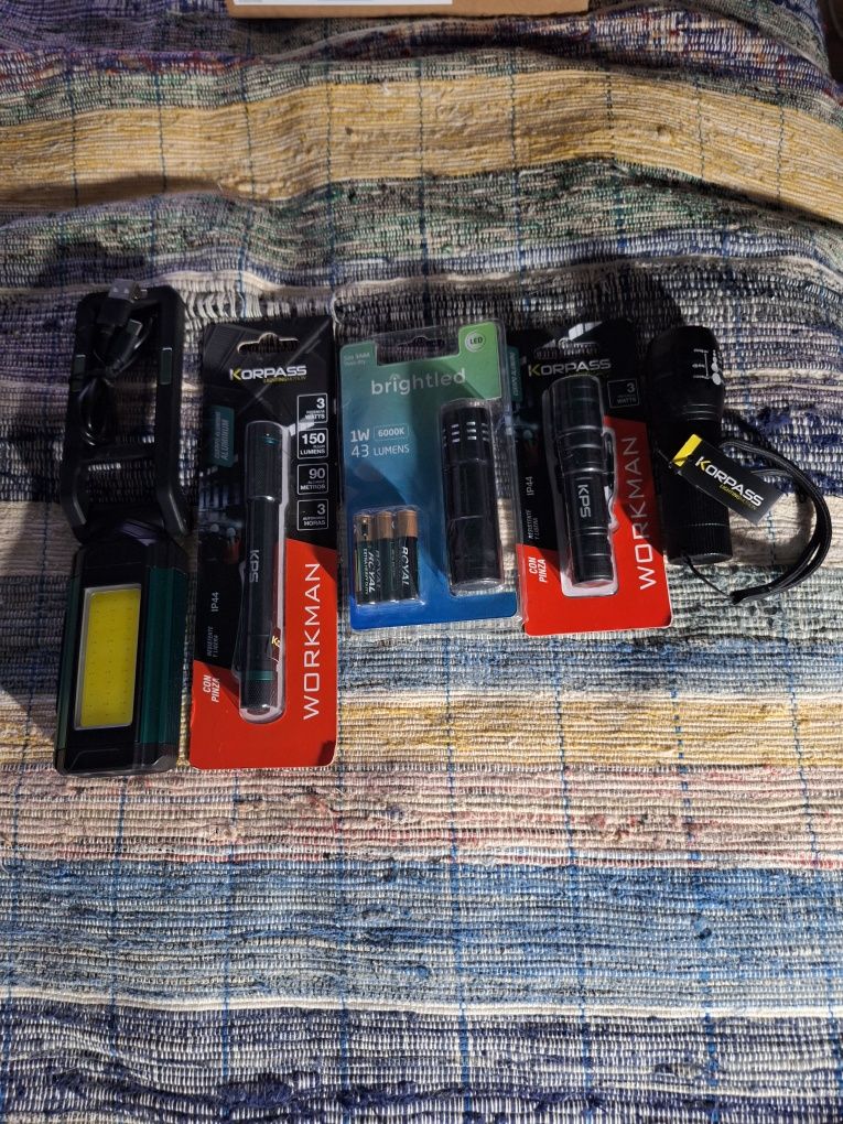 Vendo este material eléctrico novo 9 artigos por 15 euros mais portes