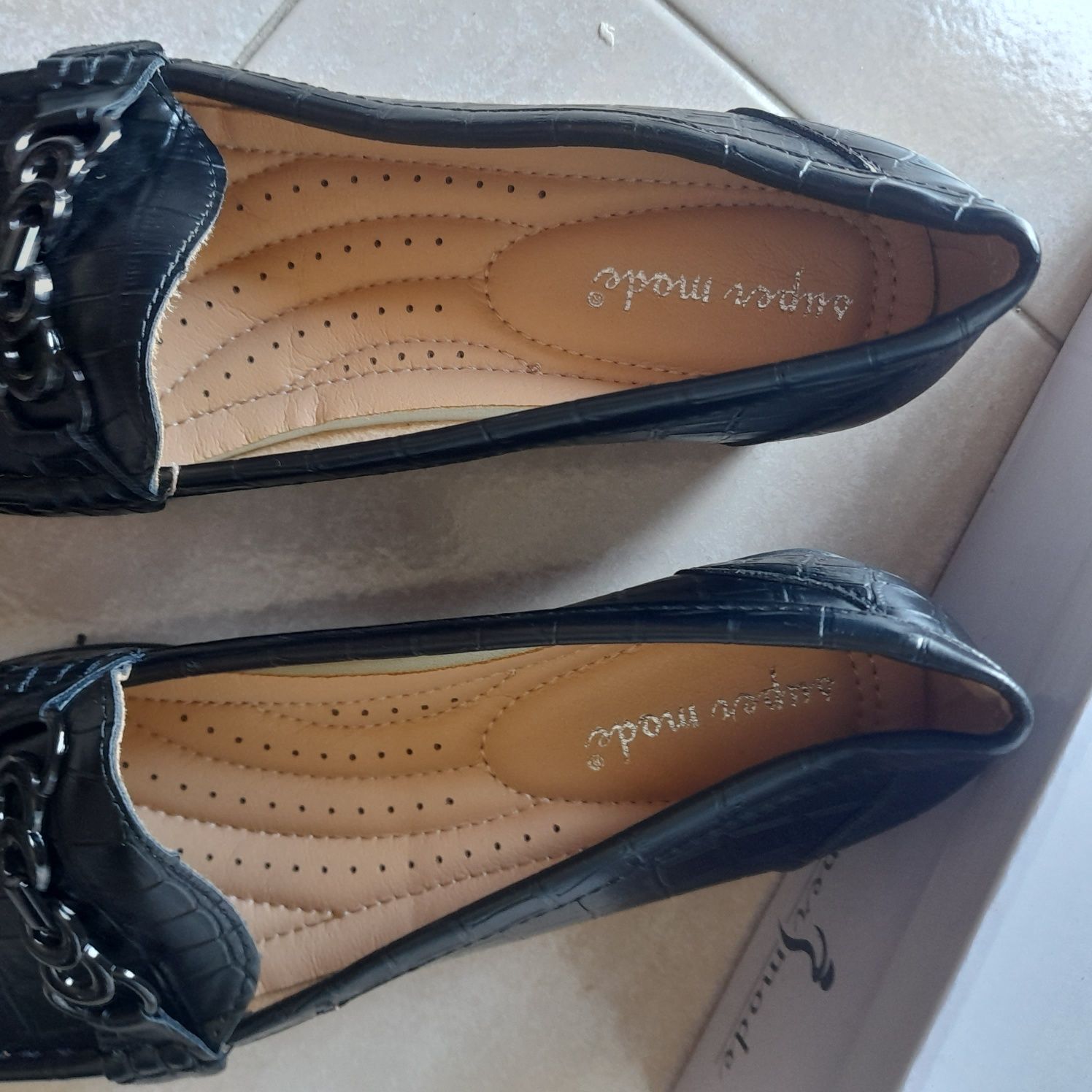 Sapatos novos ainda em caixa
