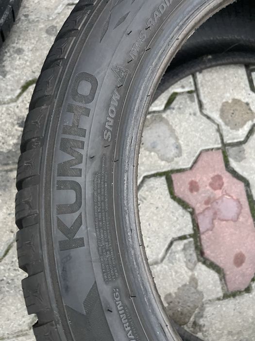 Резина Зима б/у Kumho 235/45R18