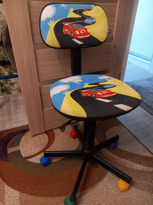 Продам стілець дитячий