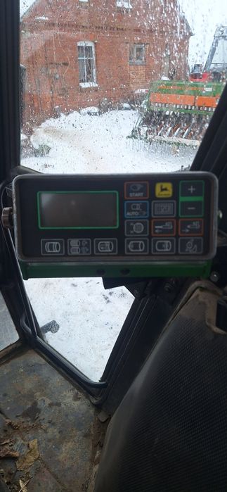 Prasa John Deere 590