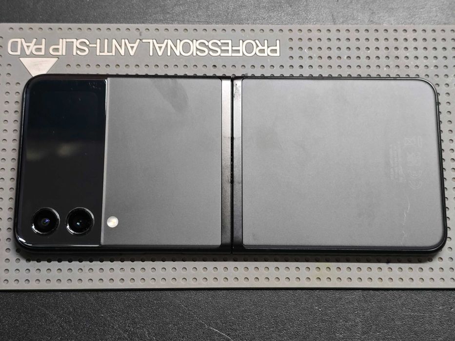 Używany - Samsung Galaxy Z Flip 3 128GB Czarny - GSM Baranowo