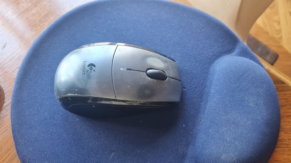 Bezprzewodowa kawiatura z myszką - Logitech