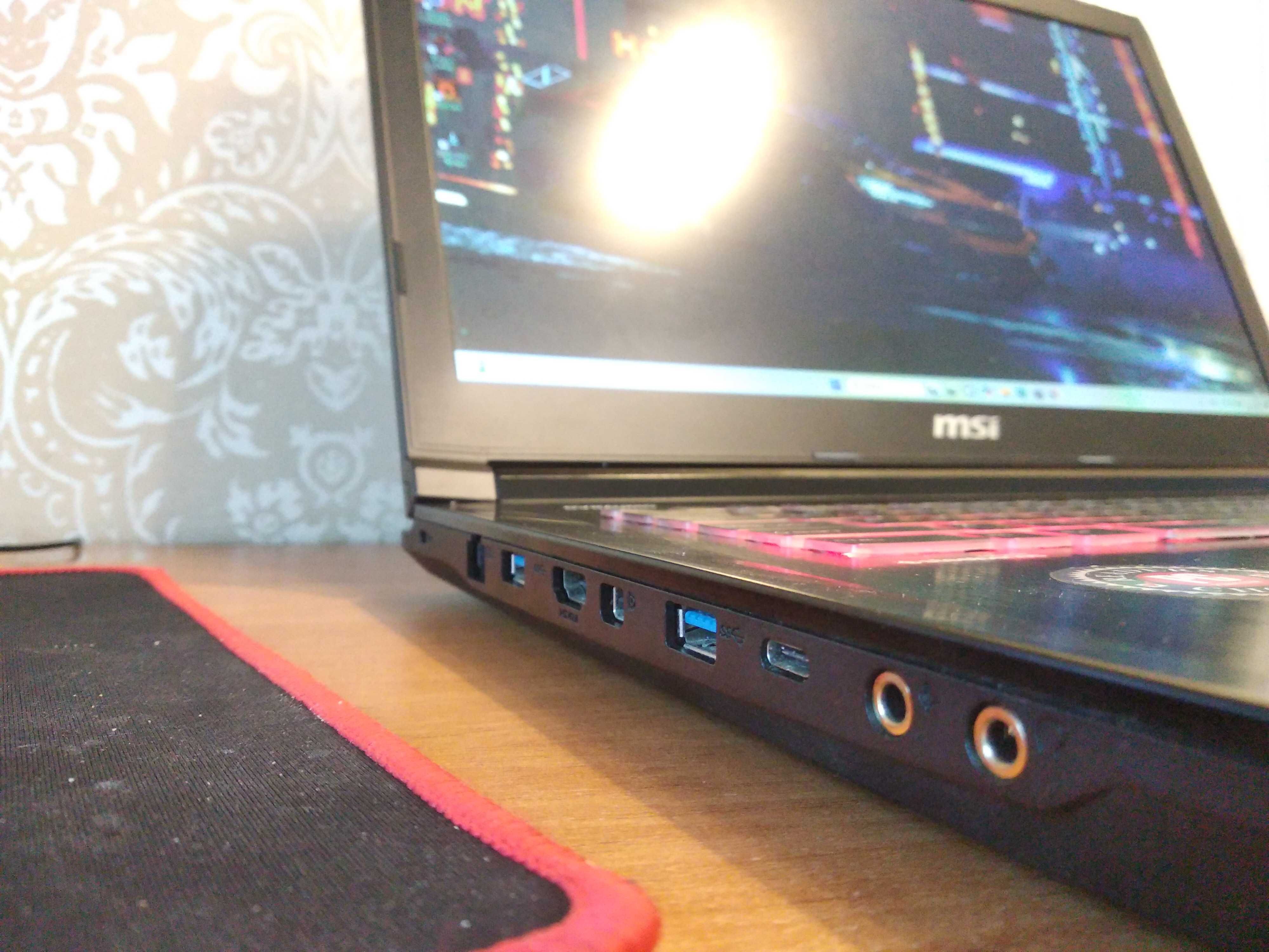 большой 17" ноутбук современный, скоростная и игровая модель, SSD!