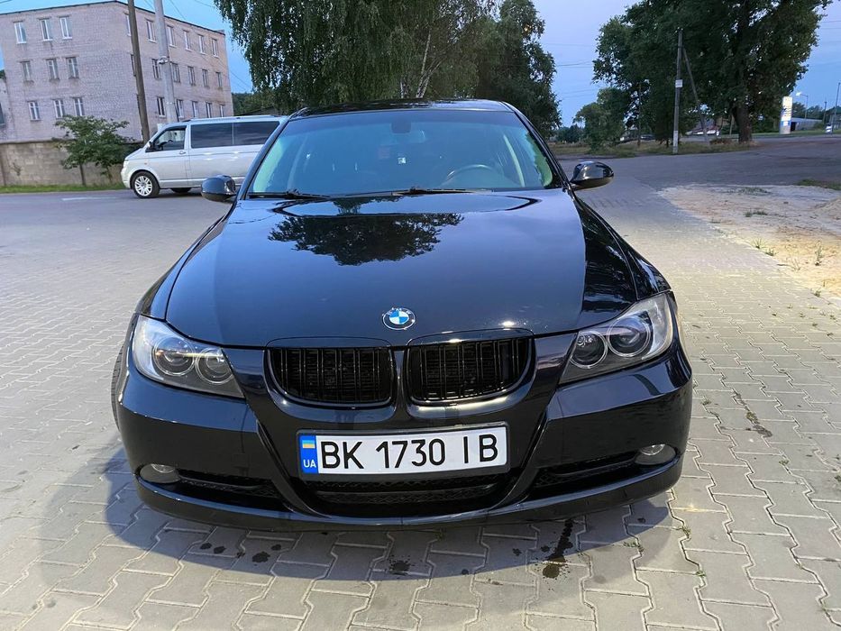 BMW 3 e90 2005р чорна на чорном