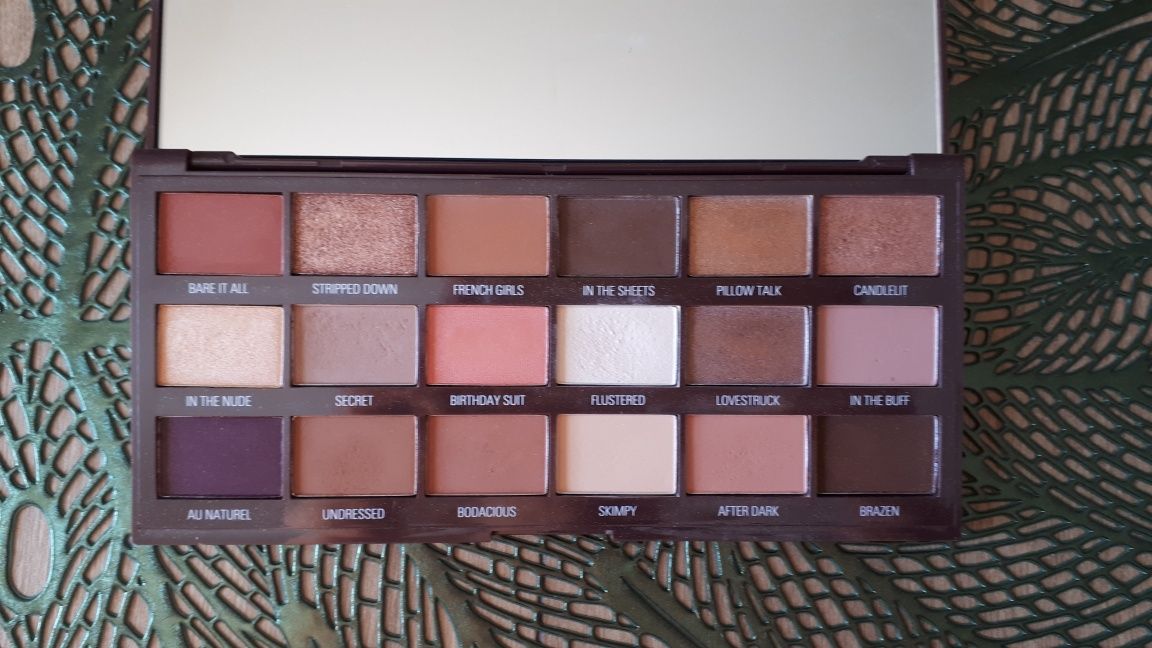 I heart revolution paleta cieni do powiek "Nudes".