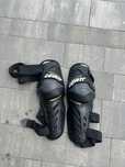 Leatt Nakolanniki ochraniacze kolan Dual Axis Knee and shin guard