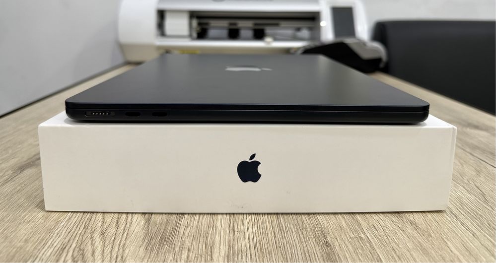 Apple MacBook Air 13" 2022 M2 8/256 Midnight 16циклів МАГАЗИН 1000$