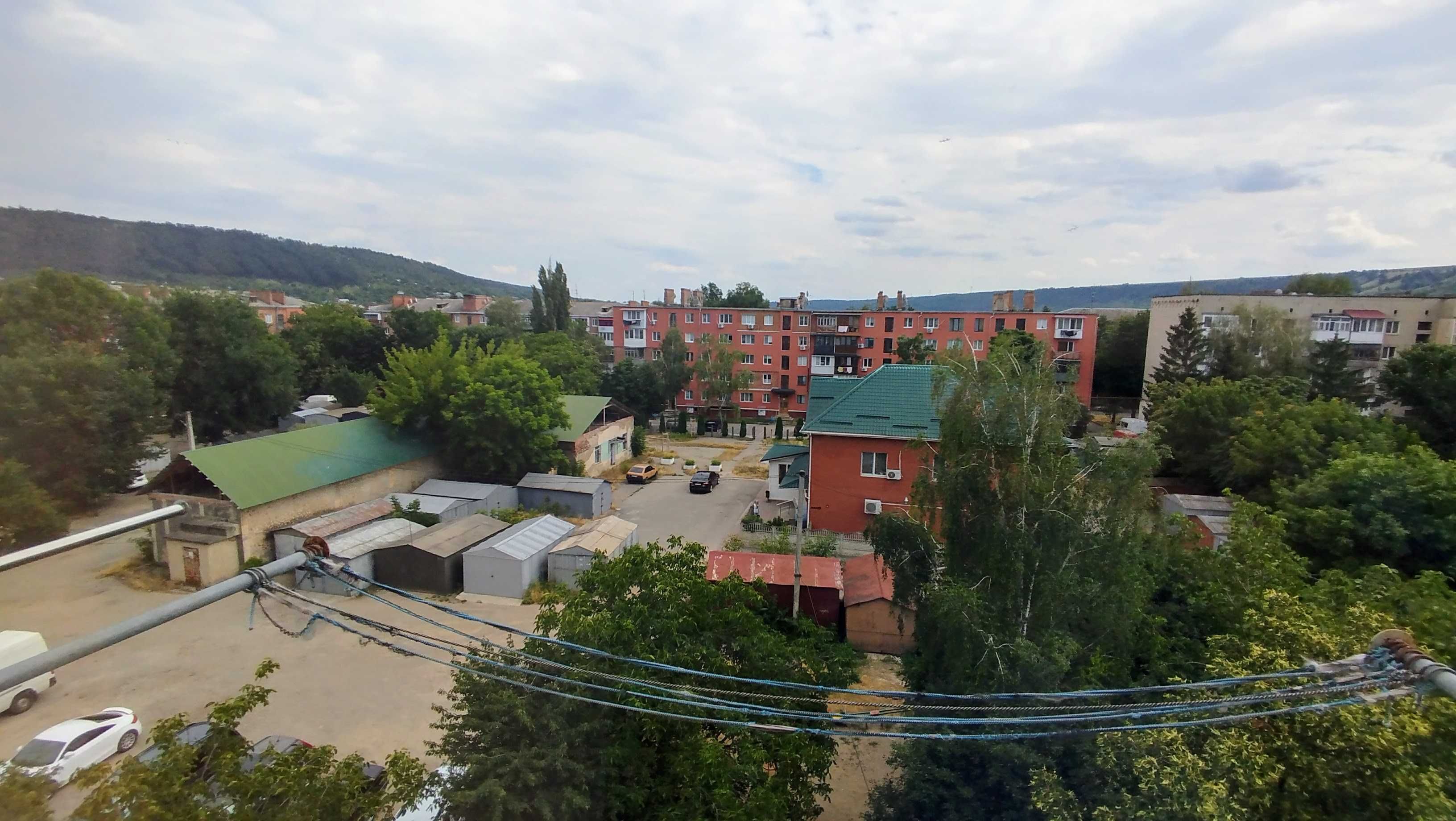 Продається трикімнатна квартира в центрі міста