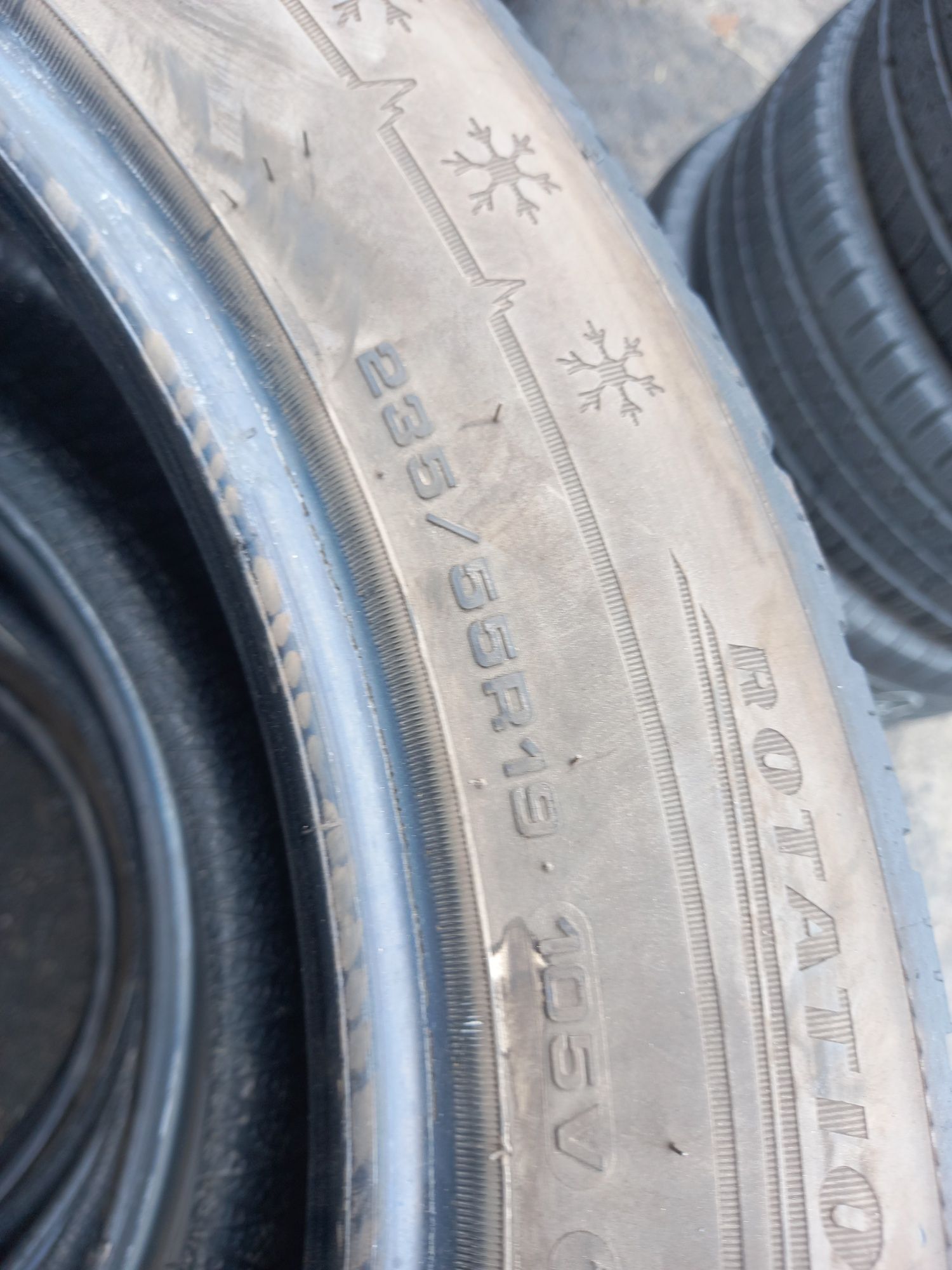 Opony używane 235/55/19 dunlop 4x6 mm