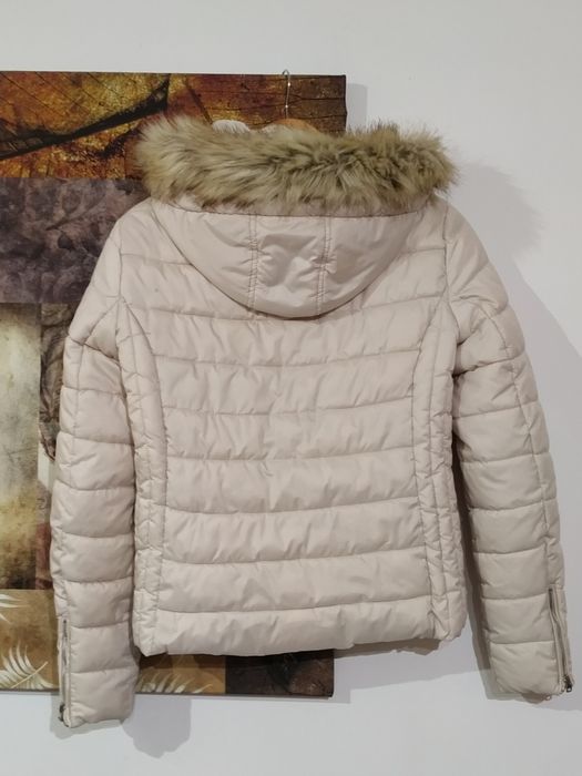Seksowna, krótka, beżowa,zimowa, kobieca kurtka Zara r.S, z futerkiem