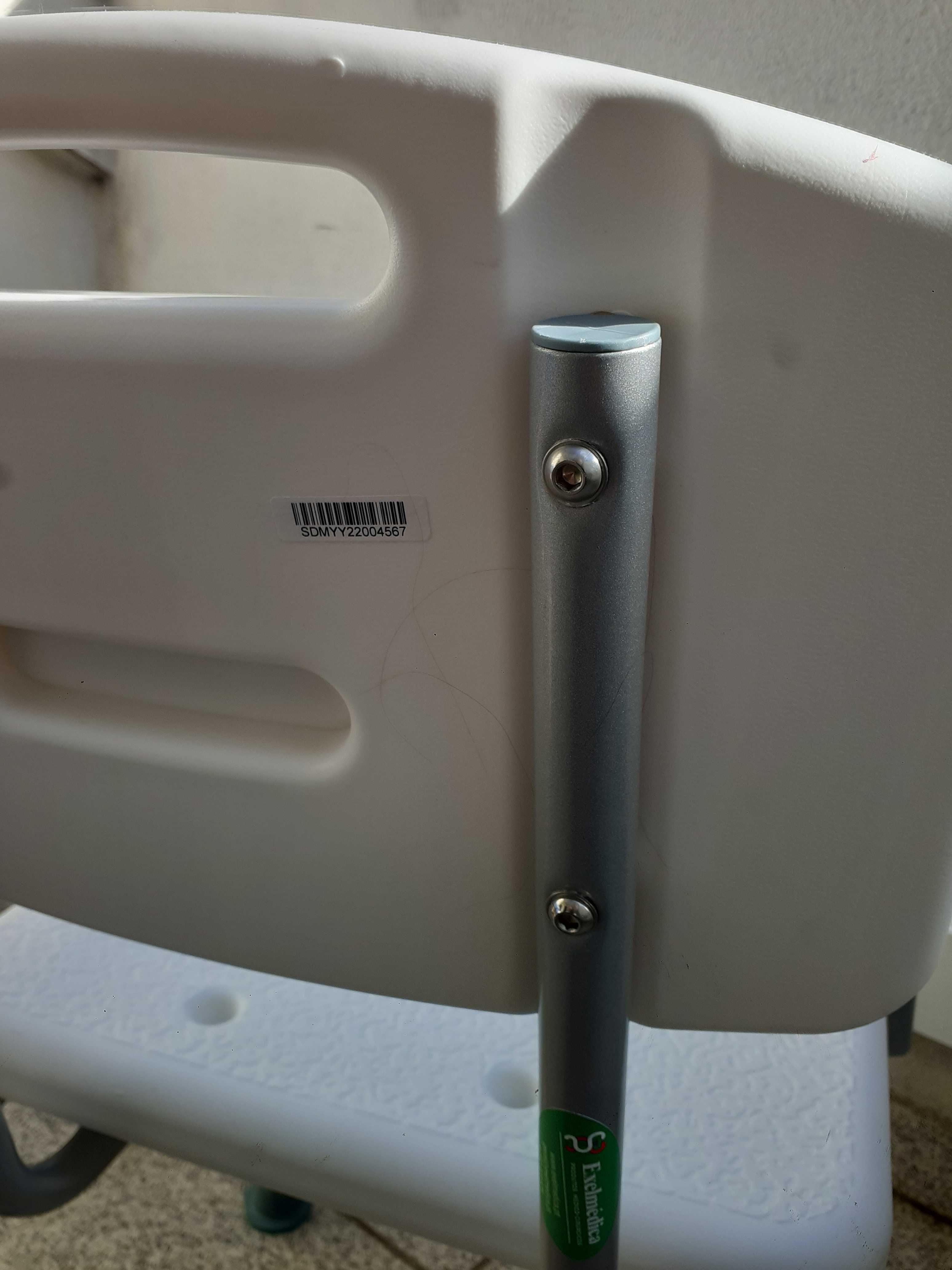 Cadeira auxiliar para tomar banho