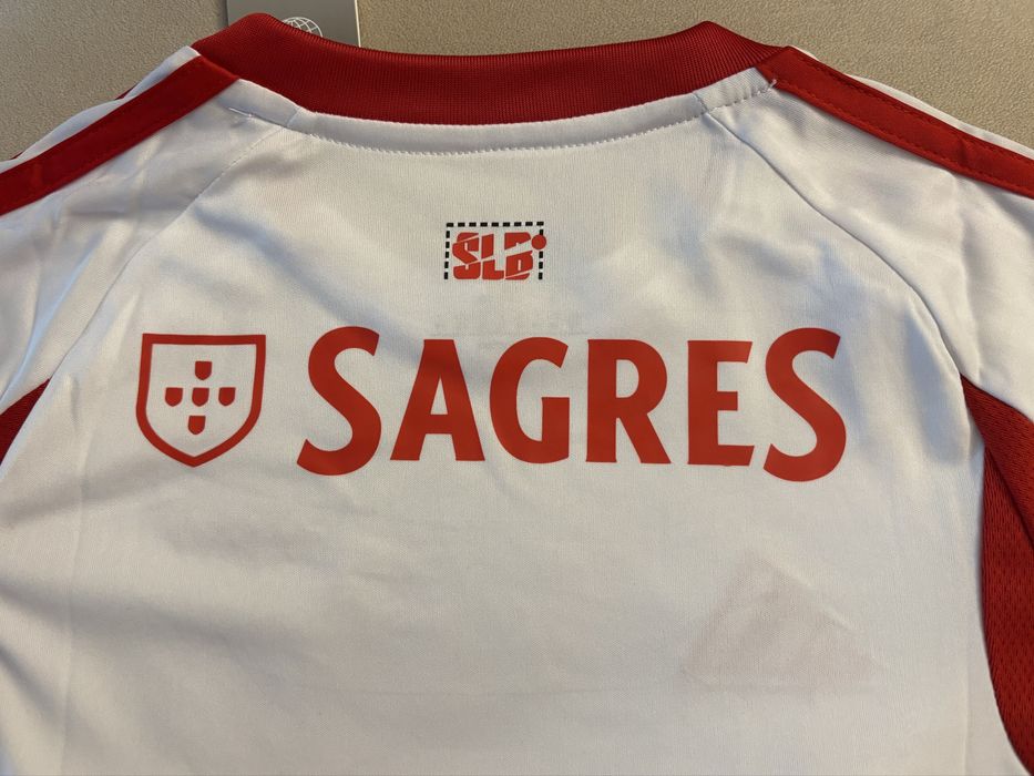 Equipamento principal e alternativo do Benfica para crianca 25-26