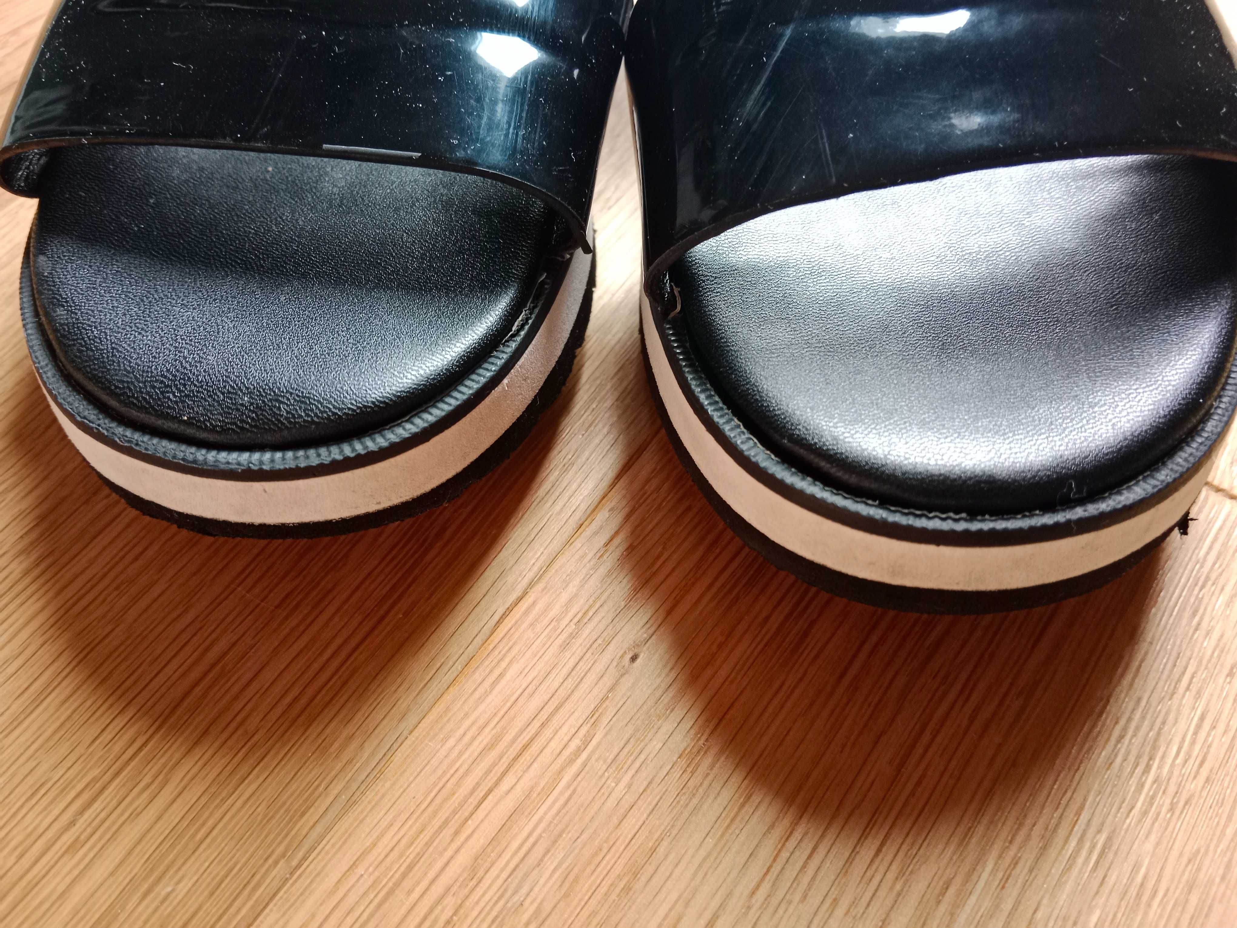 Sandały sandałki czarne na koturnie HM rozm. 35