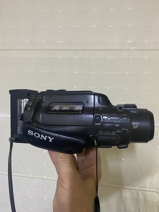 Видеокамера Sony CCD-FX270E