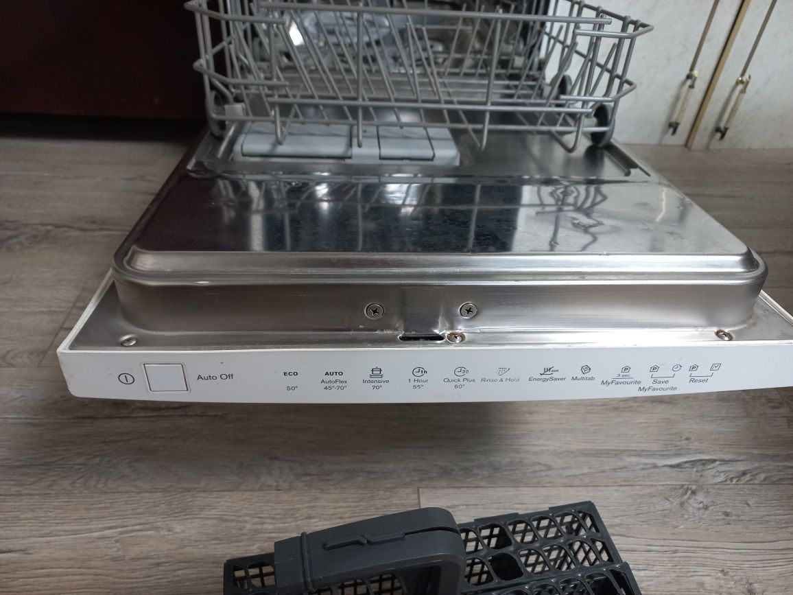 Посудомоечная машина Elektrolux