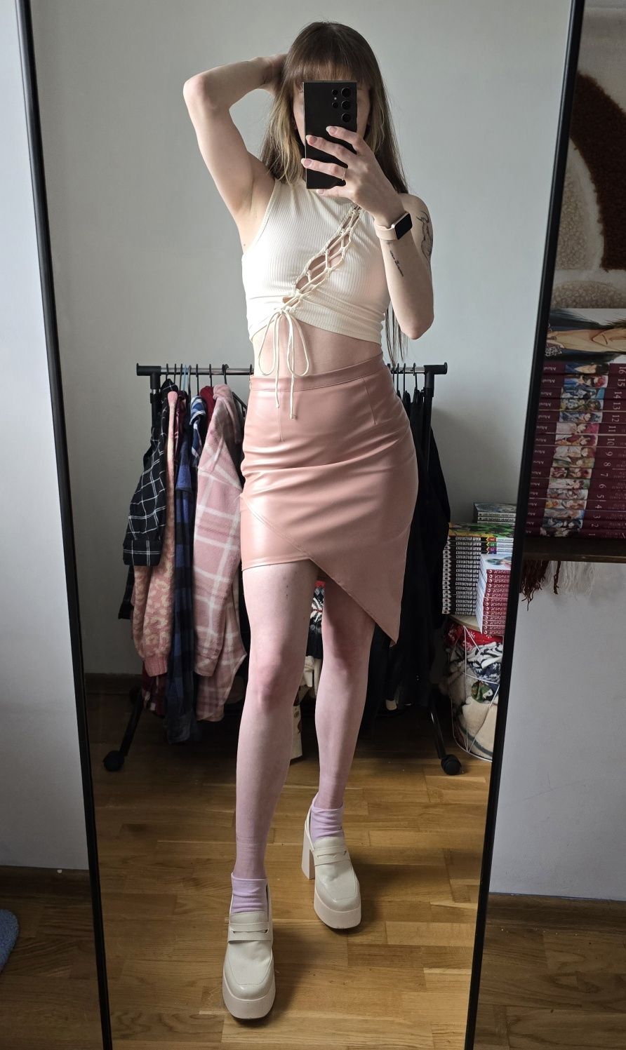 Pudrowy różowa spódniczka Missguided ze sztucznej skóry xxs