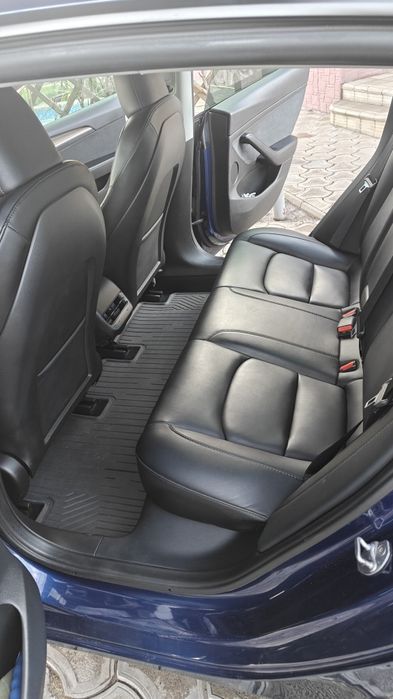 Tesla model 3 (2023 р.)