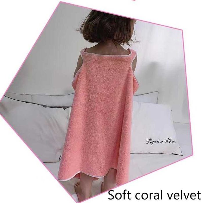 Szlafrok / ręcznik kąpielowy dla dziewczynki.