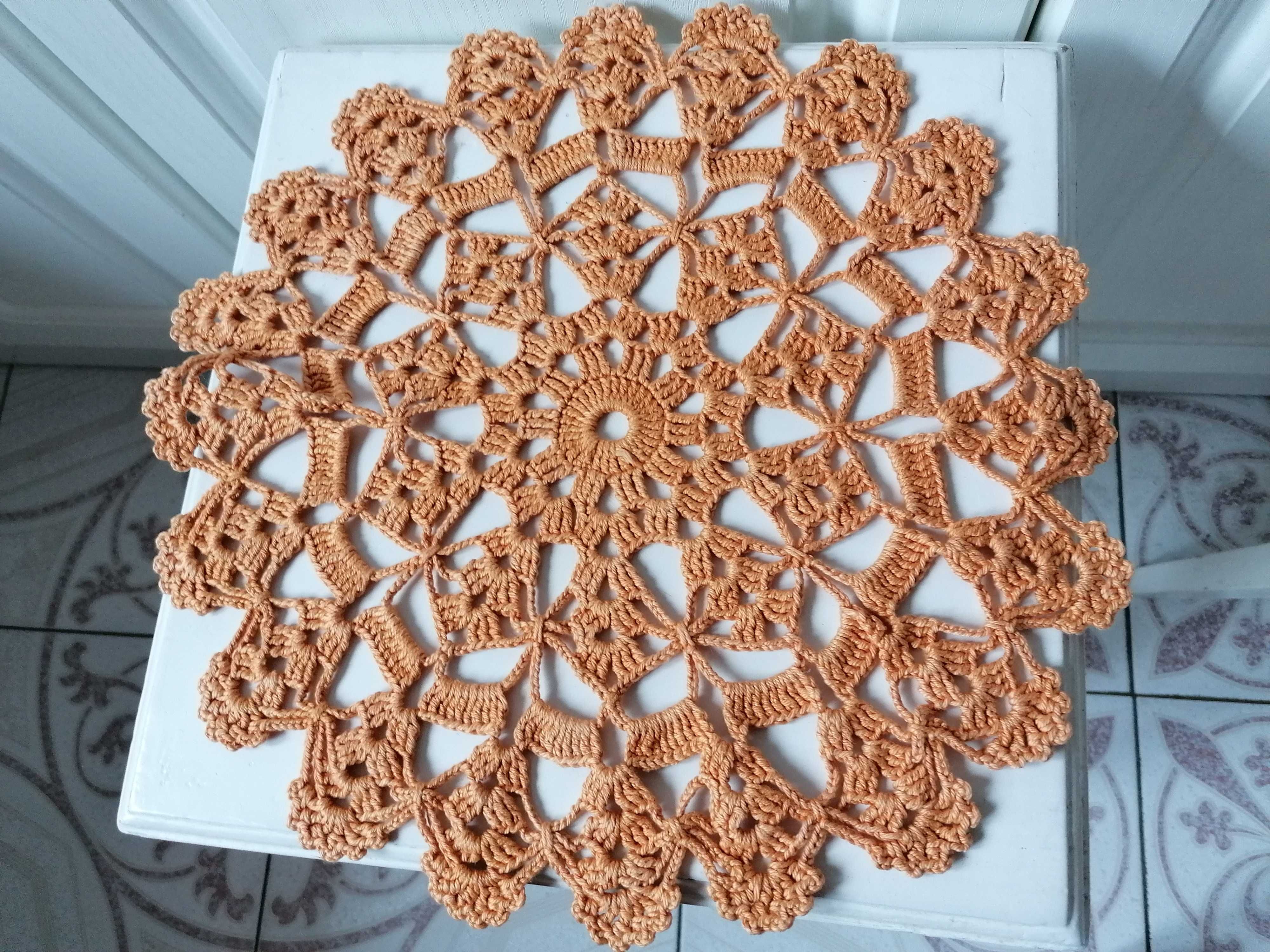 Serwetka szydełkowa -średn. 33 cm - rękodzieło ludowe