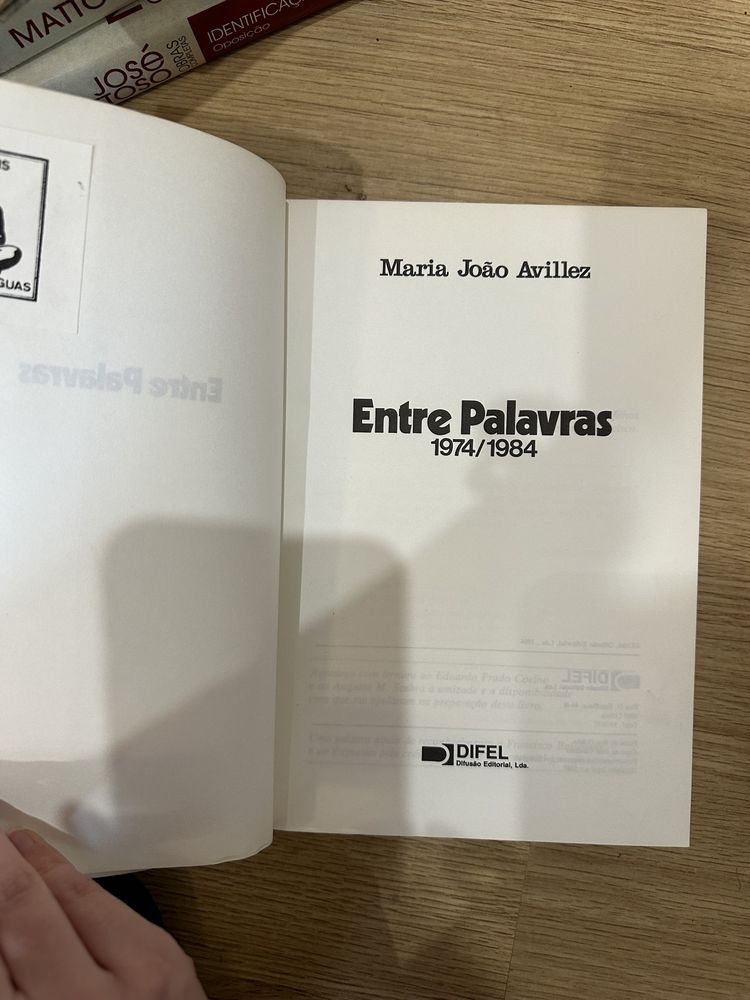 livro de Maria João Avillez - Entre Palavras 1974/1984.