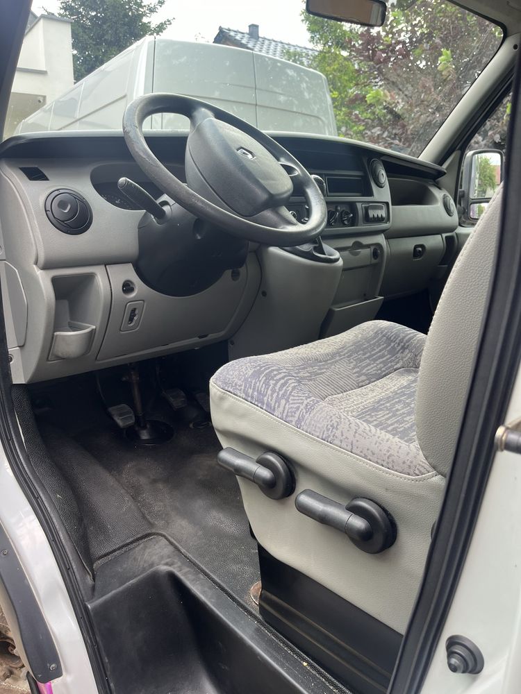 Autosklep renault po piekarni bezposrednio