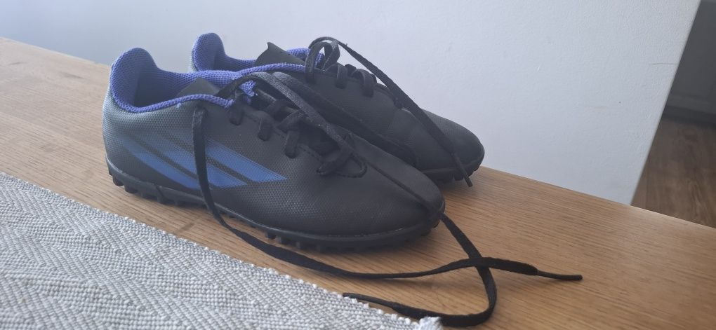 Turfy adidas rozm 33 jak nowe.