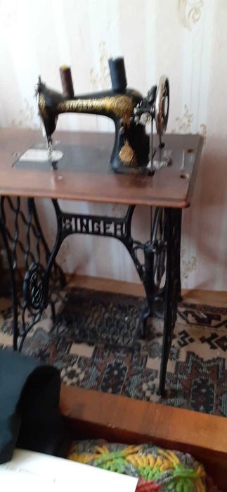 Starodawna maszyna do szycia Singer