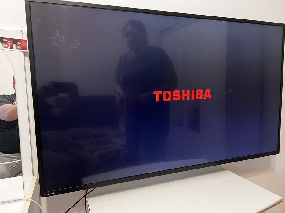 Toshuba телевізор 55дюймів Смарт але краще під TV box