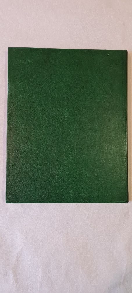 Книга "Револьверы и пистолеты".