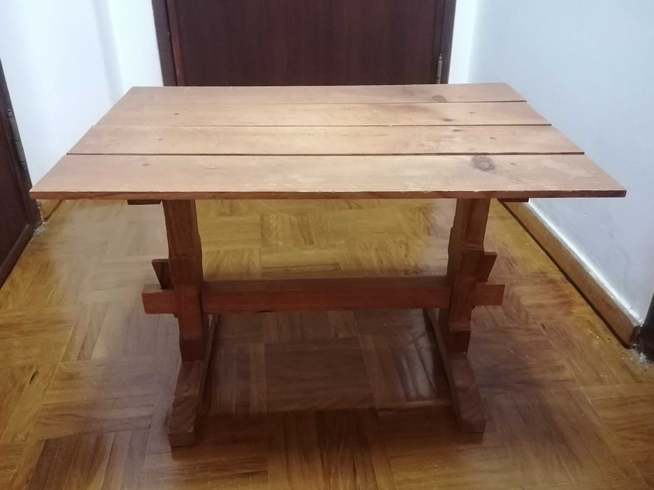 Mesa de apoio em madeira
