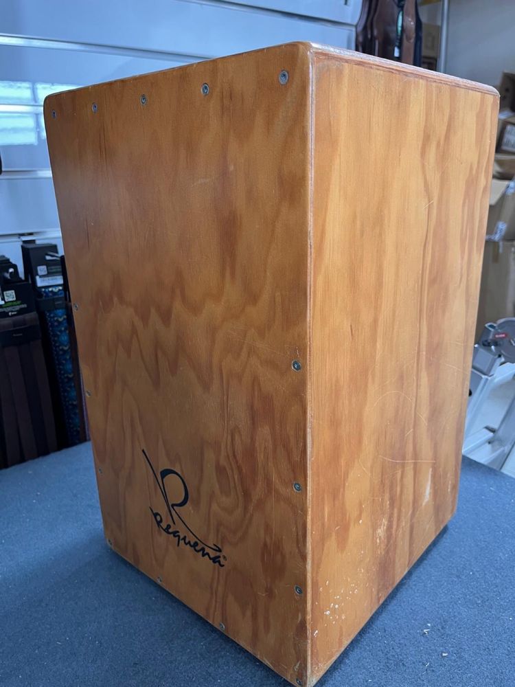 Vendo cajon requena
