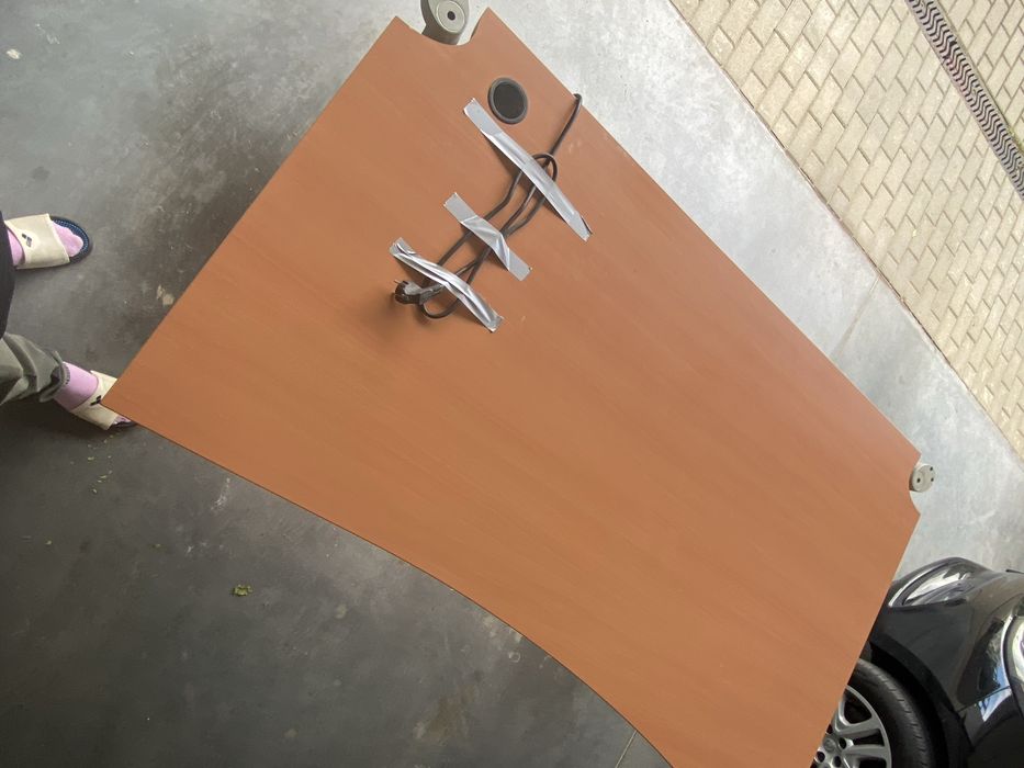 Solidne duże biurko z grubym blatem