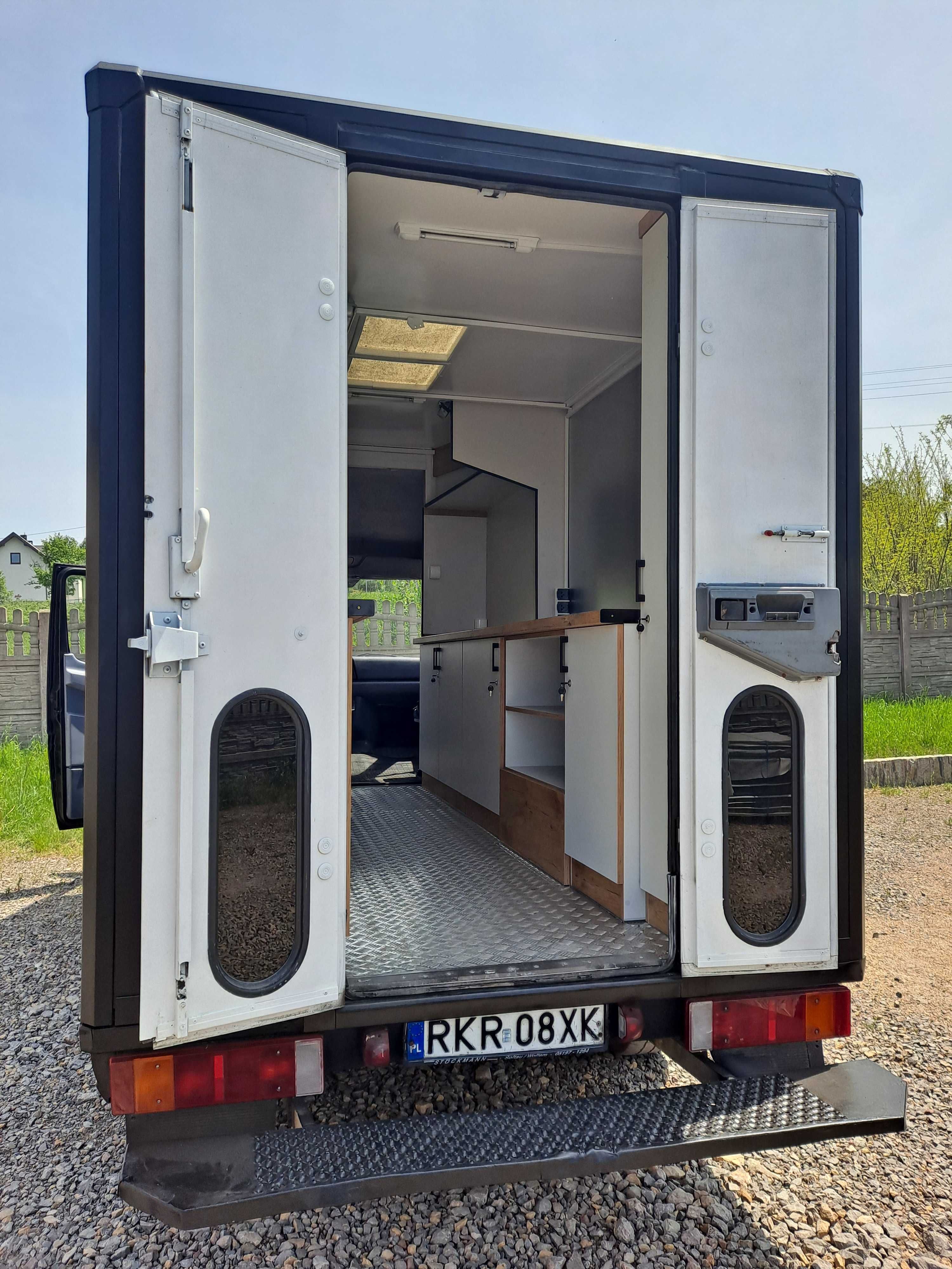 Mercedes Benz 308D Food Truck wyposażony