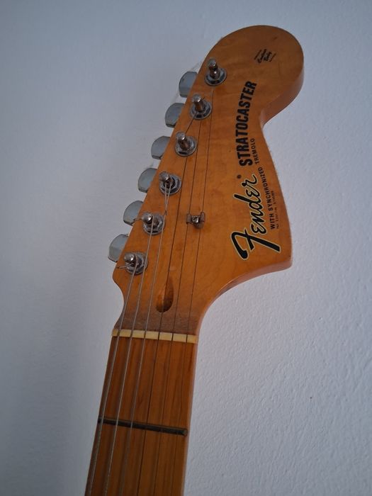 Guitarra stratocaster